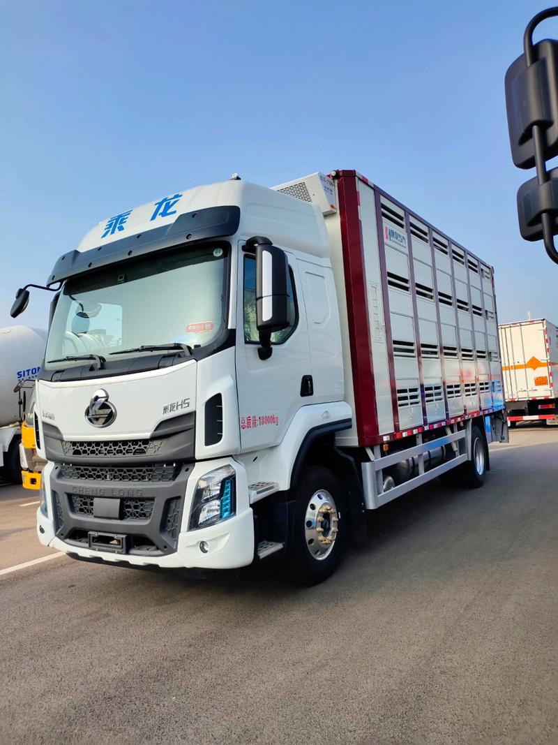 東風(fēng)柳汽乘龍H5單橋恒溫畜禽運(yùn)輸車 為牲畜運(yùn)輸打造的高效恒溫解決方案